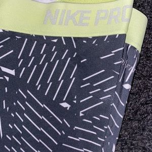 Nike pro cropped leggings